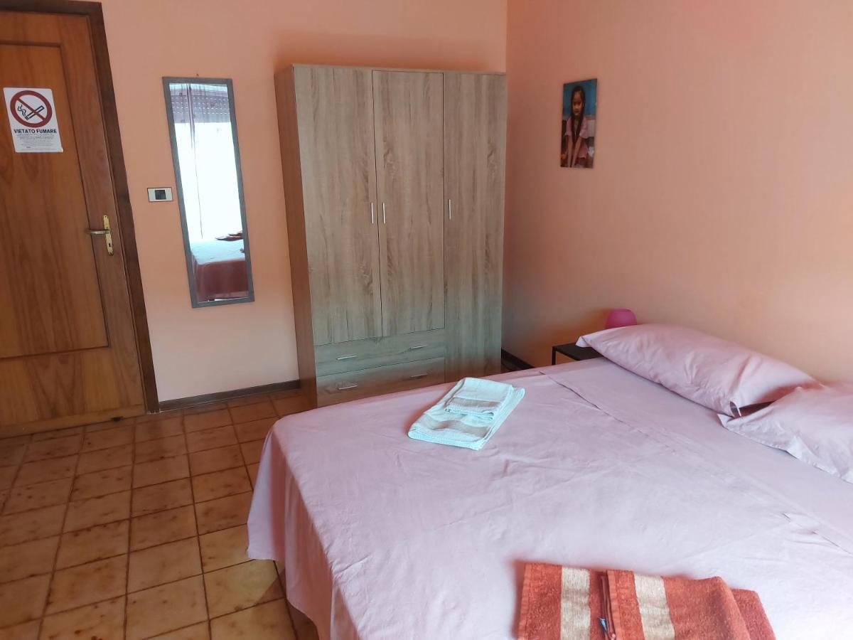 Hotel Nightwish à Palerme Extérieur photo
